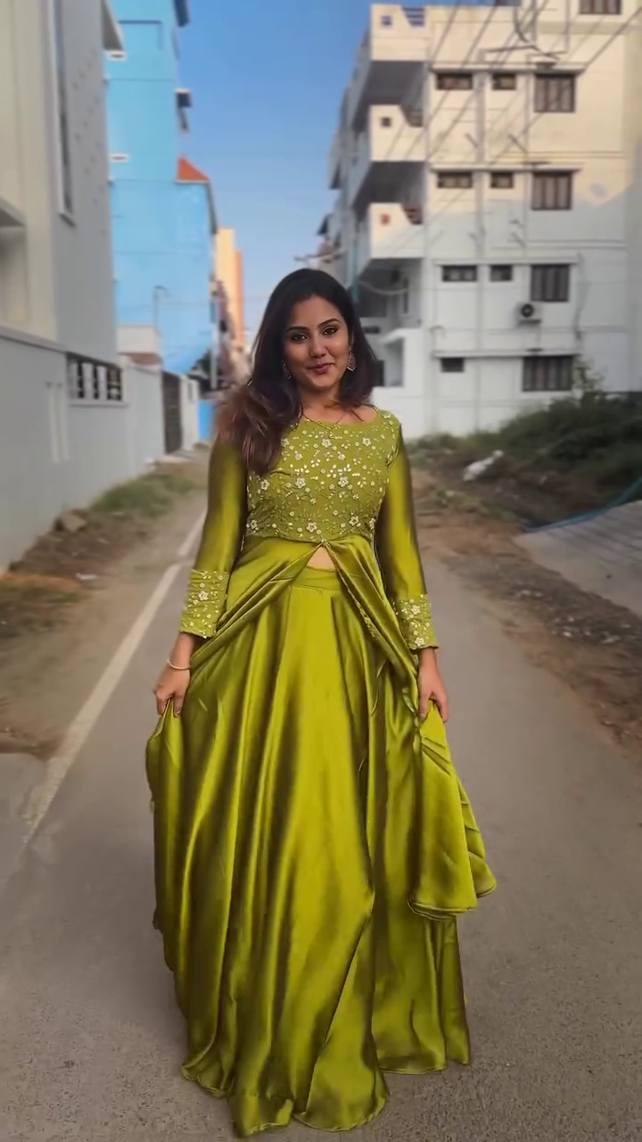Mehendi Green Shimmer Georgette Gown - Image 8